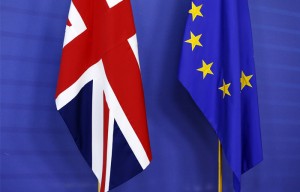 Флаги ЕС и Британии